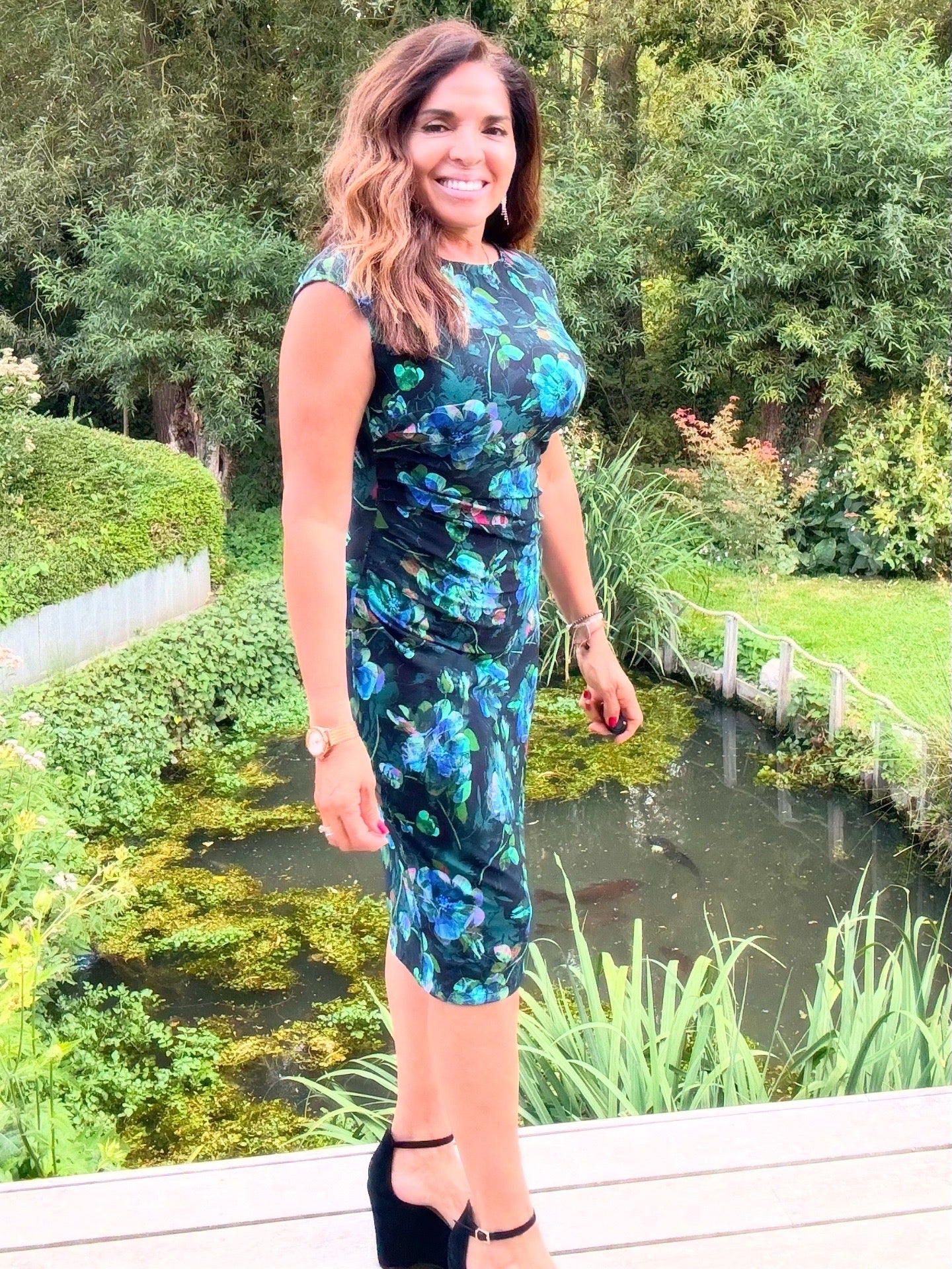 GG126 Zwarte Stretch Jurk met Groene Bloemenprint en Zijplooien