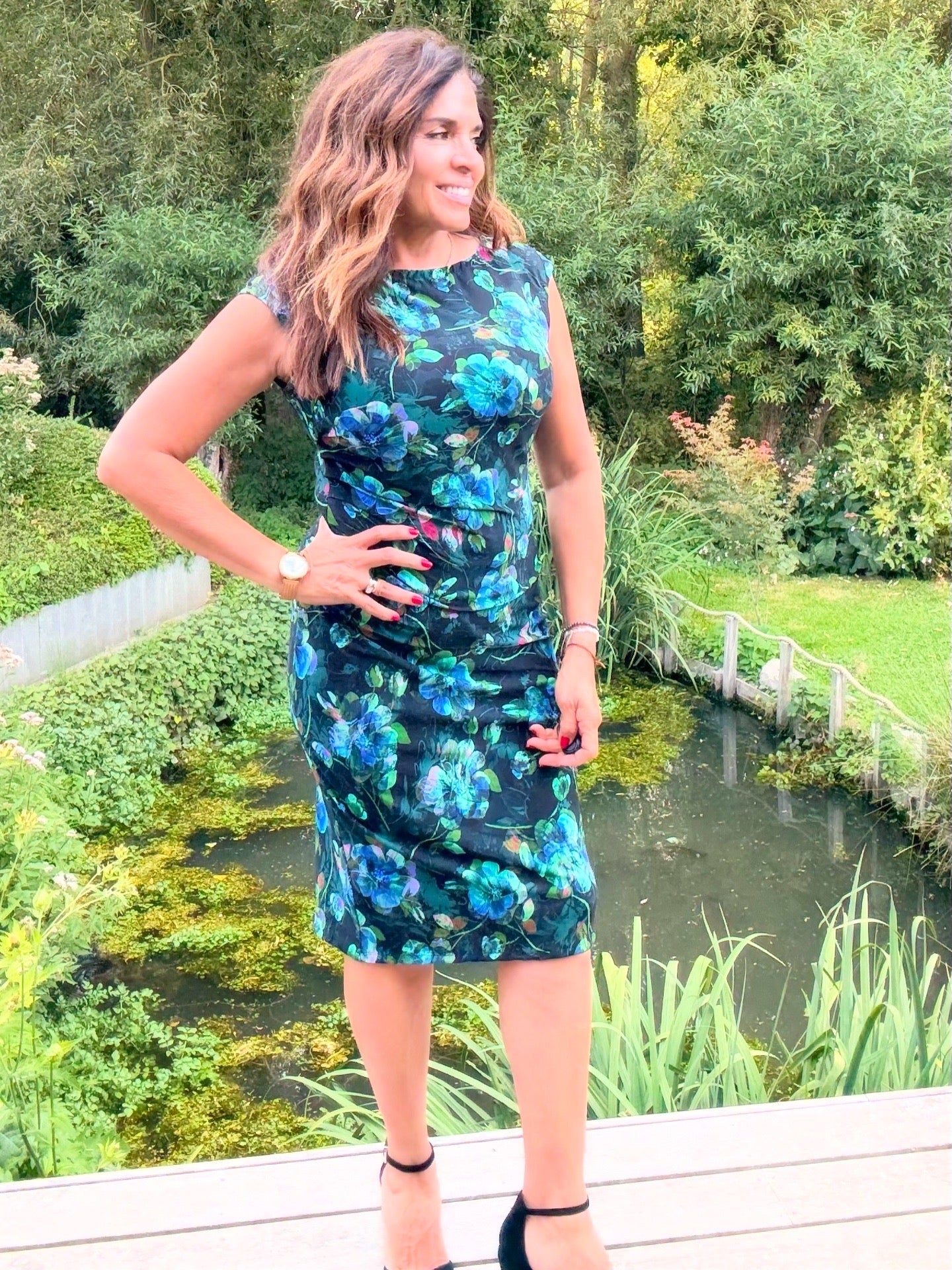 GG126 Zwarte Stretch Jurk met Groene Bloemenprint en Zijplooien