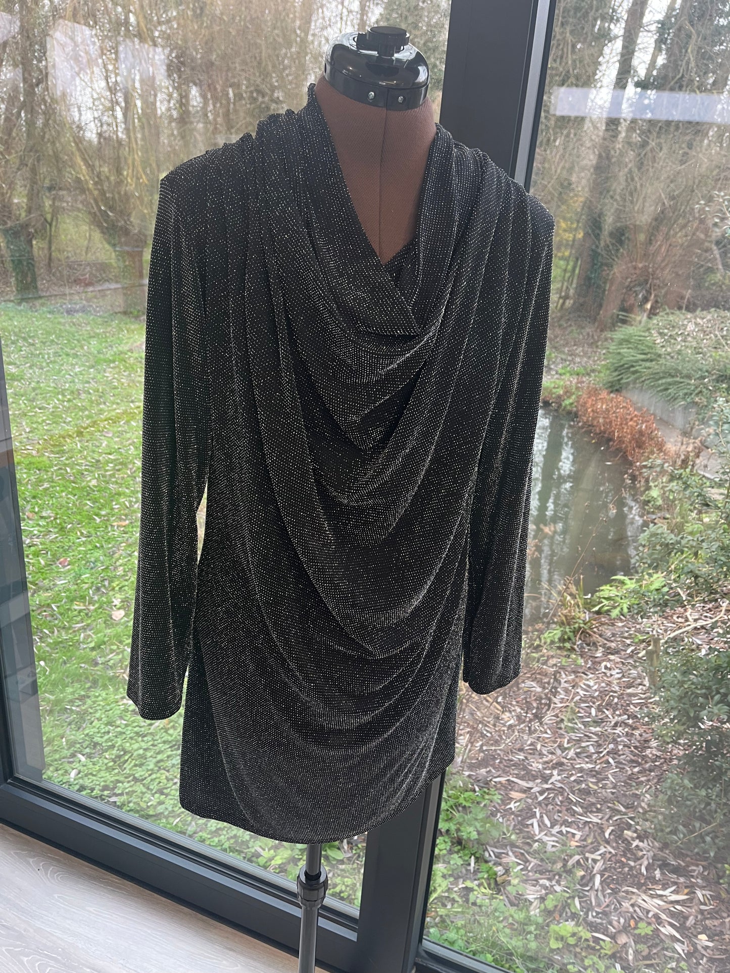 GG076 Silver Black Lame Long Sleeves Dress